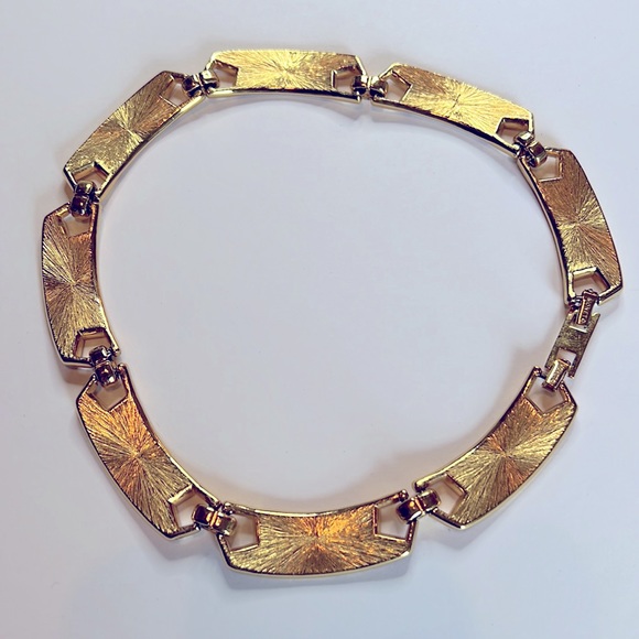 Vintage Monet 18" Retro/Deco Enameled Red/Cream Gold Plated Links Necklace - Picture 9 of 10